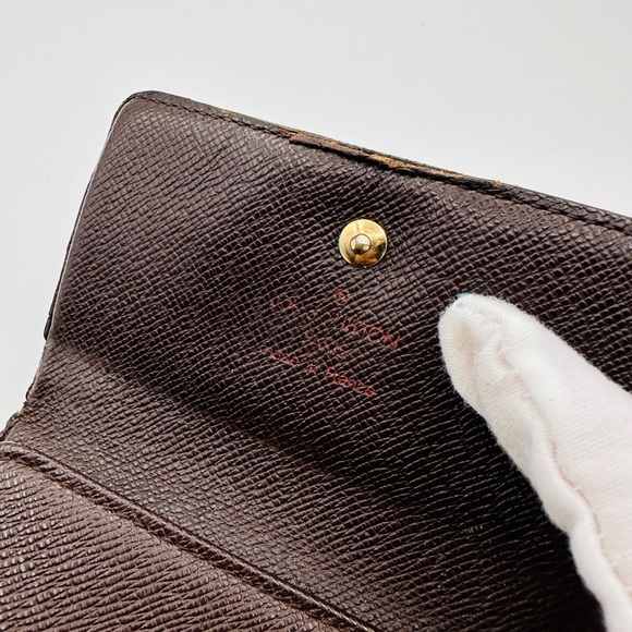 Louis Vuitton Damier Wallet - Picture 8 of 9